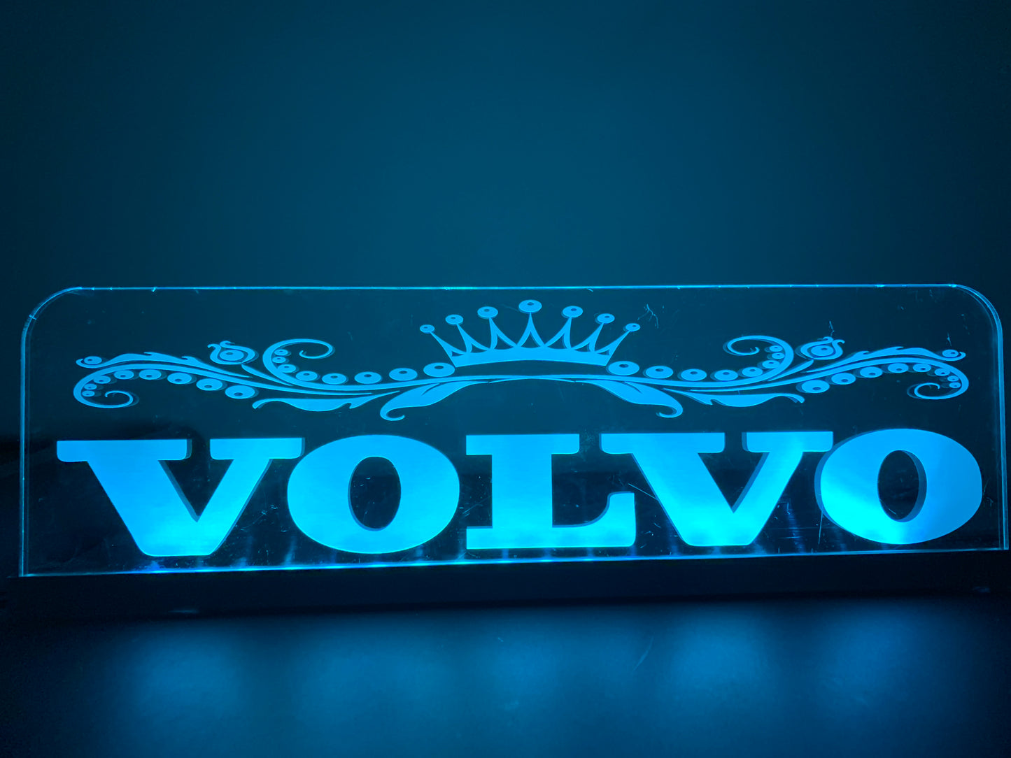 Maßgeschneiderte 12-V-/24-V-LKW-Innenkabine mit graviertem USB-LED-Licht, 7-farbige RGB-Fernbedienung 30 Einzigartiges Design für LKW-USB-Kabel