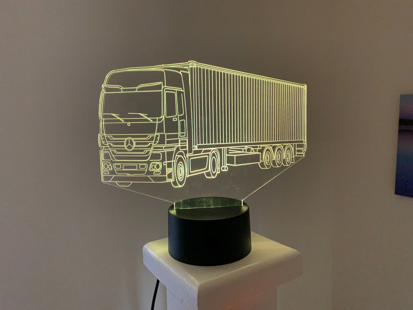 Mercedes Container Truck 3D Illusion Smart APP Control 3D Illusion Nachtlicht Bluetooth, Musik, 7 & 16M Farbe Mobile App, Hergestellt in Großbritannien