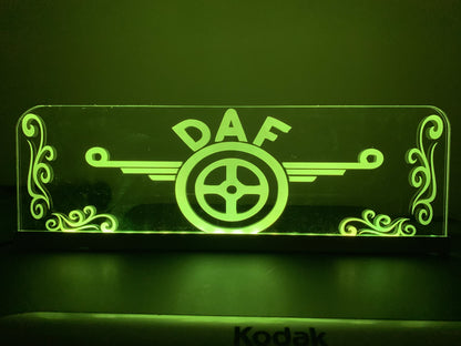 Maßgeschneiderte 12-V-/24-V-LKW-Innenkabine mit graviertem USB-LED-Licht, 7-farbige RGB-Fernbedienung 30 Einzigartiges Design für LKW-USB-Kabel