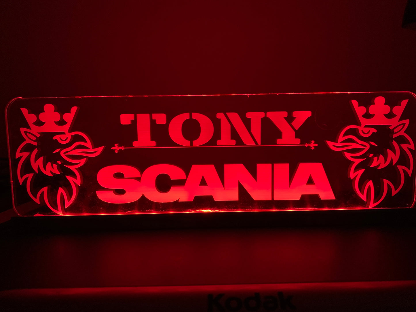 Maßgeschneiderte 12-V-/24-V-LKW-Innenkabine mit graviertem USB-LED-Licht, 7-farbige RGB-Fernbedienung 30 Einzigartiges Design für LKW-USB-Kabel