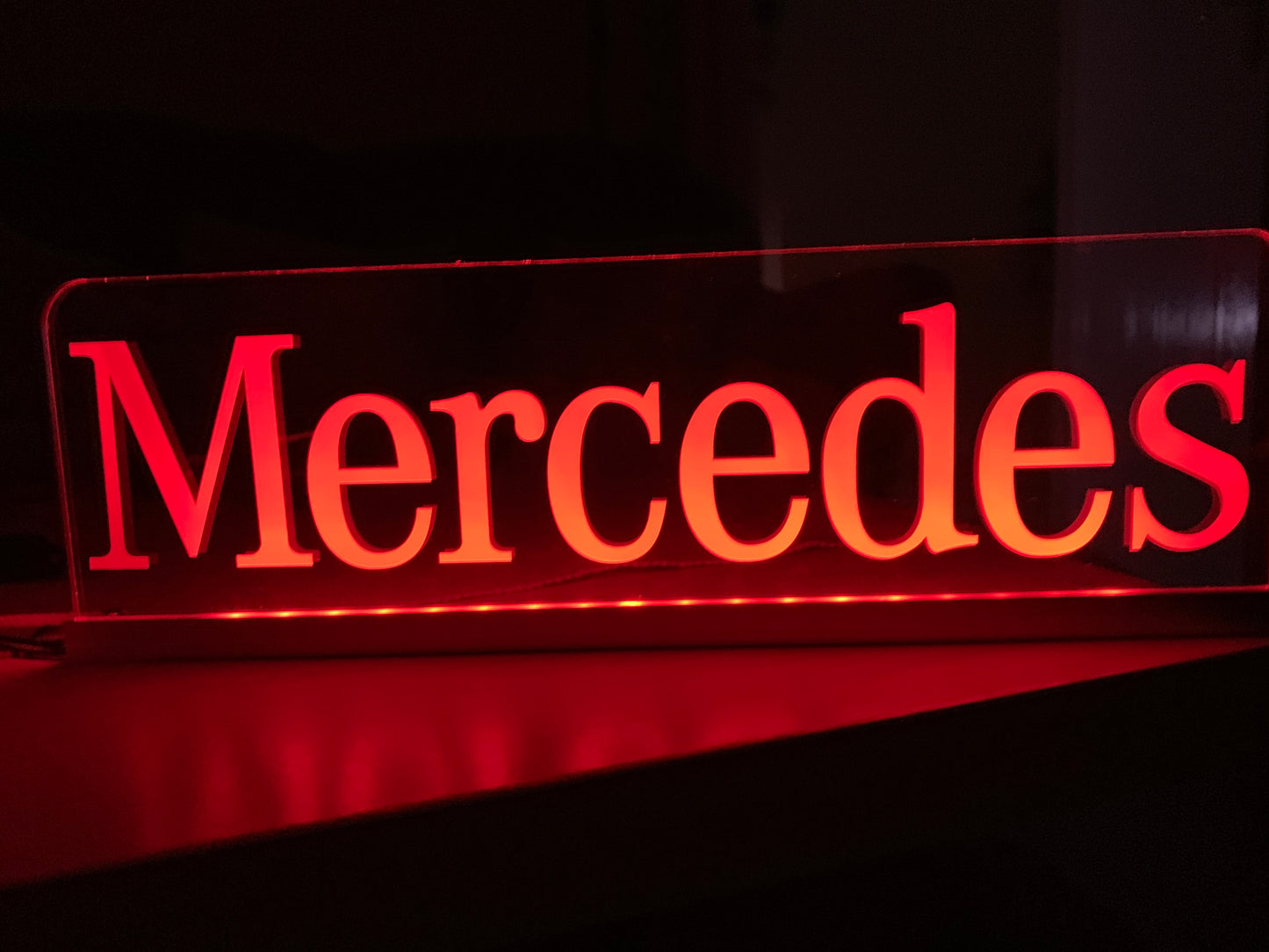 Maßgeschneiderte 12-V-/24-V-LKW-Innenkabine mit graviertem USB-LED-Licht, 7-farbige RGB-Fernbedienung 30 Einzigartiges Design für LKW-USB-Kabel