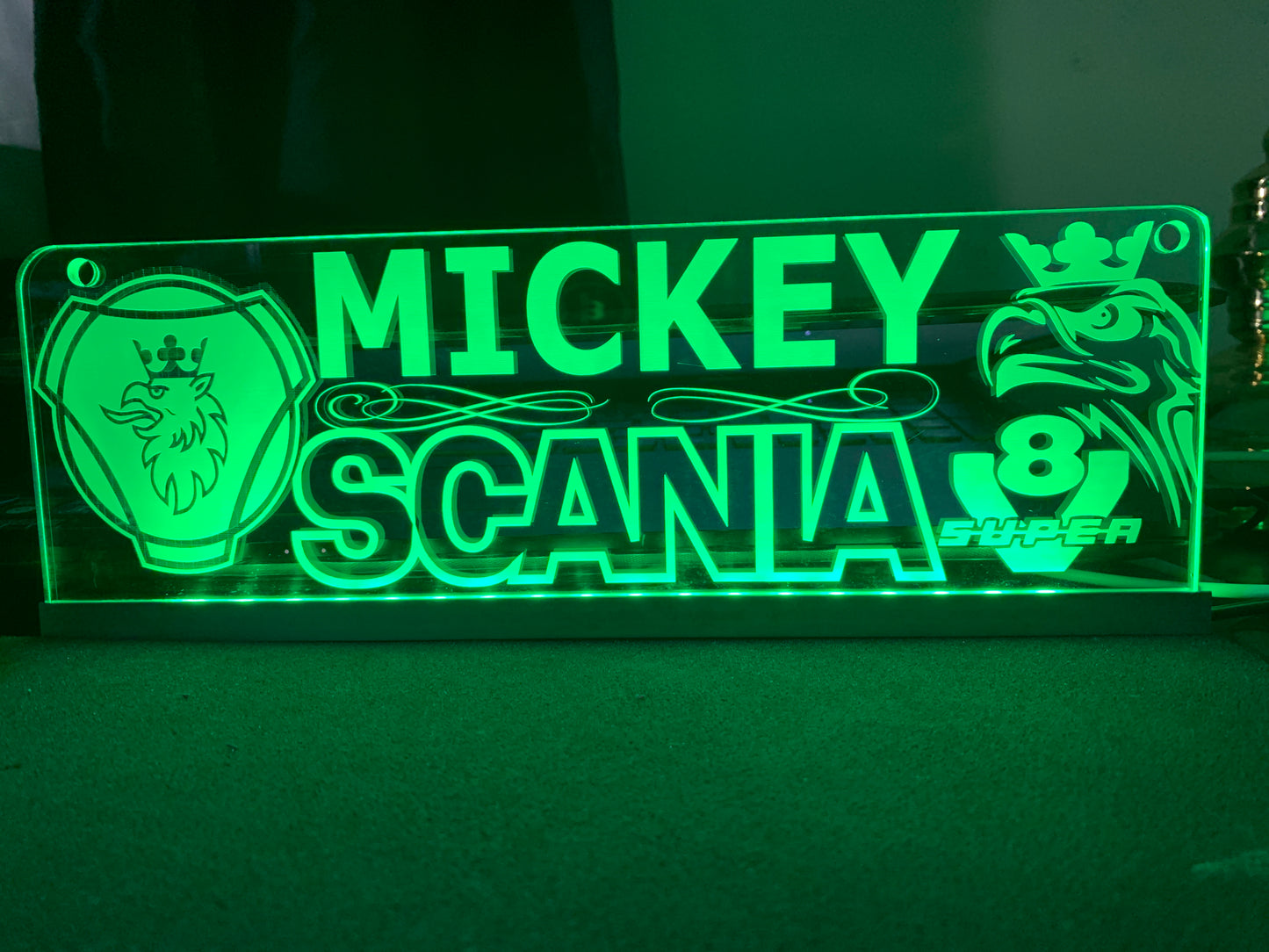 Maßgeschneiderte 12-V-/24-V-LKW-Innenkabine mit graviertem USB-LED-Licht, 7-farbige RGB-Fernbedienung 30 Einzigartiges Design für LKW-USB-Kabel