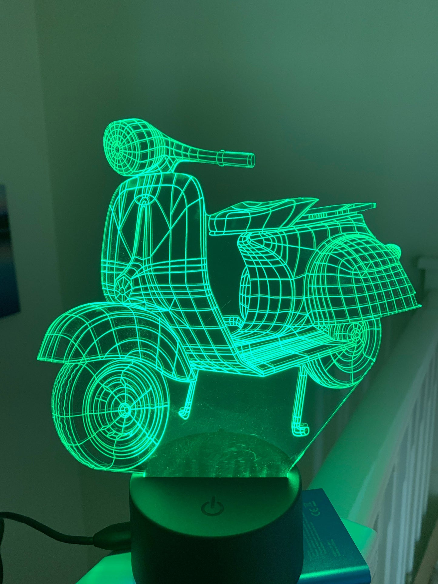 Scooter Vespa 3D Illusion Smart APP Steuerung 3D Illusion Nachtlicht Bluetooth, Musik, 7 &amp; 16M Farbe Mobile App, Hergestellt in Großbritannien